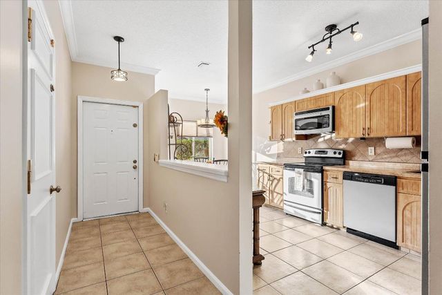 6757 Via Regina 3, Boca Raton, FL 33433