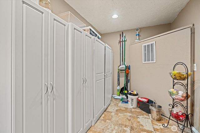 9505 NW 21st Avenue, Vancouver, WA 98665