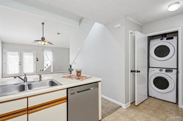 7150 Plantation Rd 122, Pensacola, FL 32504