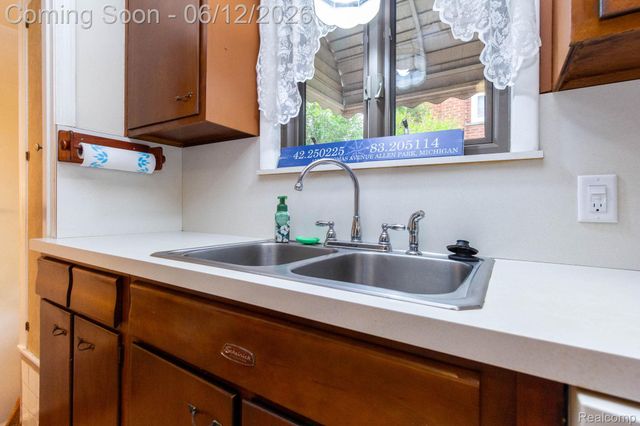 15087 Thomas Avenue, Allen Park, MI 48101