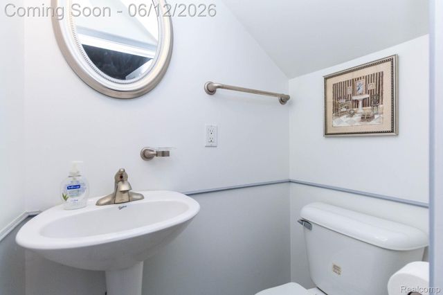 15087 Thomas Avenue, Allen Park, MI 48101