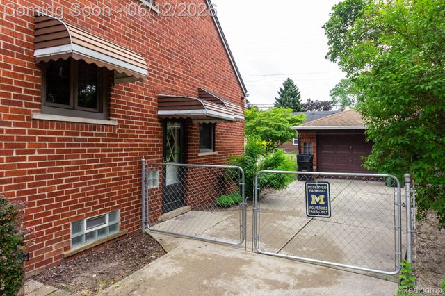 15087 Thomas Avenue, Allen Park, MI 48101