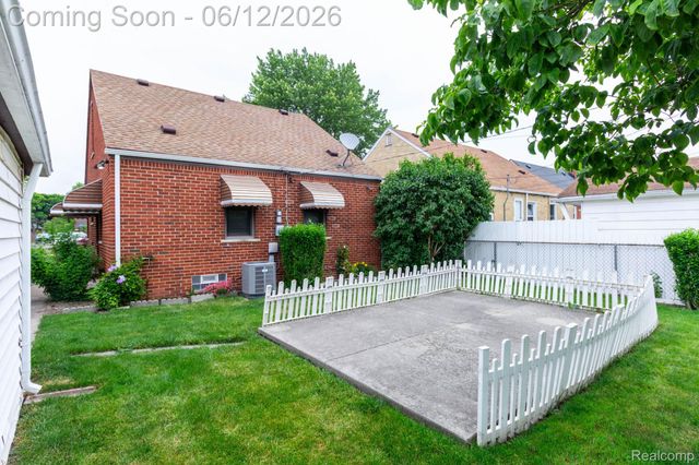 15087 Thomas Avenue, Allen Park, MI 48101