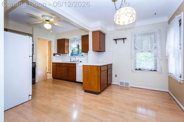 15087 Thomas Avenue, Allen Park, MI 48101