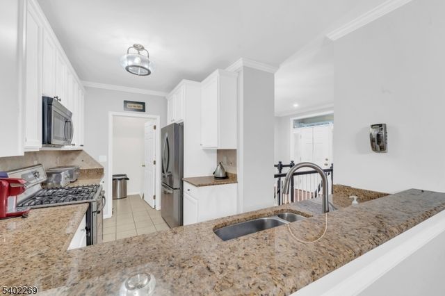 58 Pheasant Run 12, Old Tappan Boro, NJ 07675