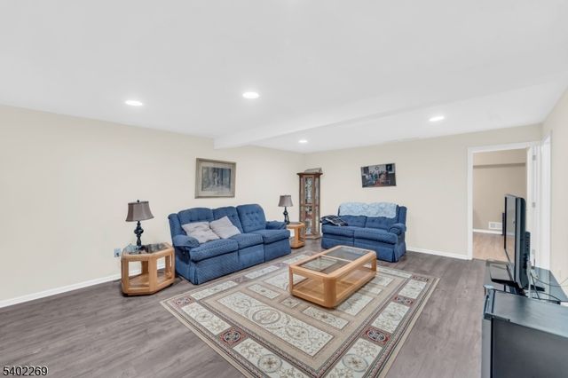 58 Pheasant Run 12, Old Tappan Boro, NJ 07675