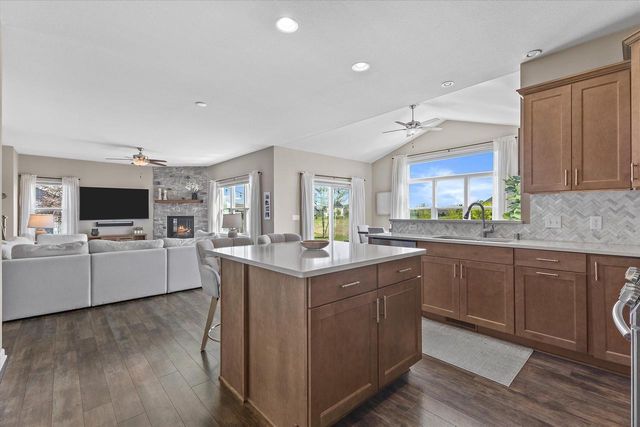 3108 Mineral Springs BOULEVARD, Summit, WI 53066