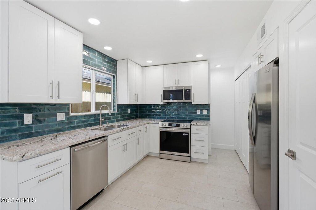 Image 3 of property listing at 619 E Jensen Street 58, Mesa, AZ 85203