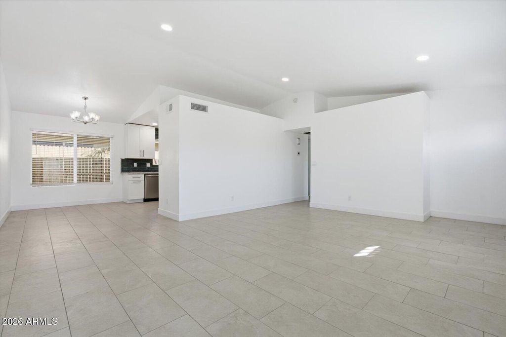 Image 8 of property listing at 619 E Jensen Street 58, Mesa, AZ 85203