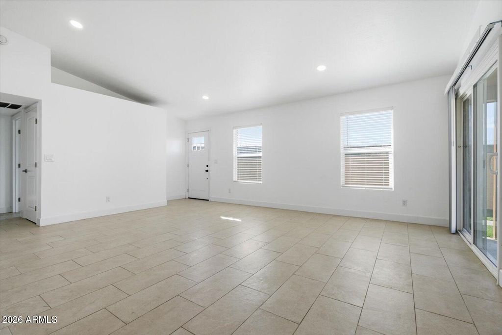 Image 9 of property listing at 619 E Jensen Street 58, Mesa, AZ 85203