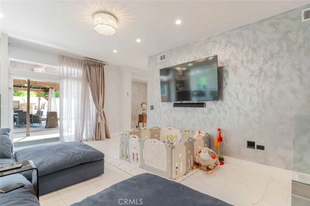 17180 Ballinger Street, Northridge, CA 91325