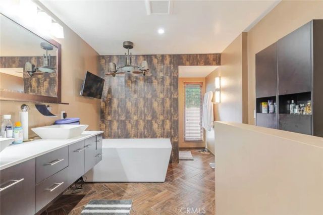 17180 Ballinger Street, Northridge, CA 91325