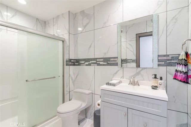 17180 Ballinger Street, Northridge, CA 91325