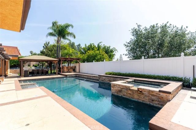 17180 Ballinger Street, Northridge, CA 91325