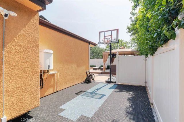 17180 Ballinger Street, Northridge, CA 91325