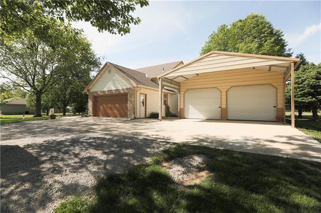 202 Howard Road, Trimble, MO 64492