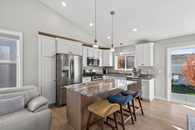 1704 Wilking Way, Shakopee, MN 55379
