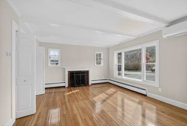 1051 Boston Rd 1051, Haverhill, MA 01835