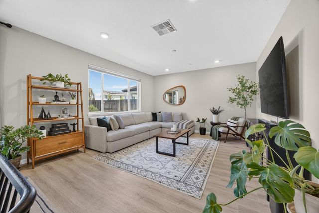 116 Tortosa Ct, Lincoln, CA 95648