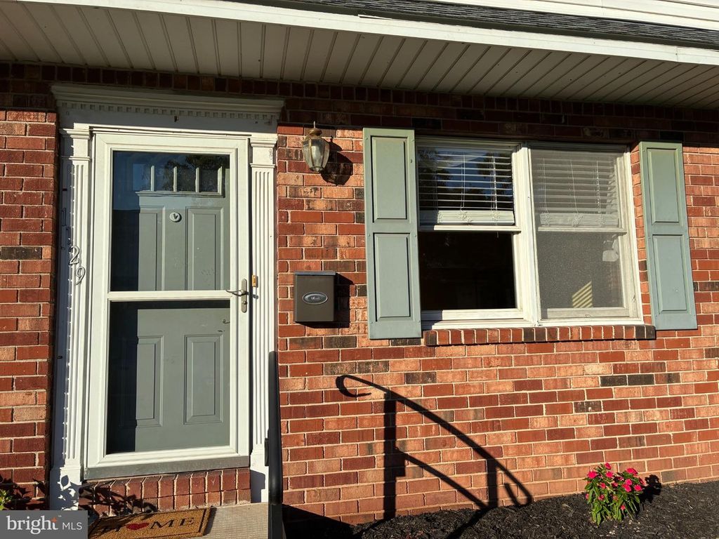 1129 GROVE ST, POTTSTOWN, PA 19464 — photo 2