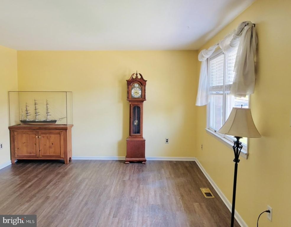 1129 GROVE ST, POTTSTOWN, PA 19464 — photo 4