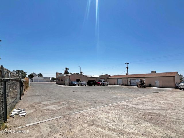 1570 W Picacho Avenue, Las Cruces, NM 88005