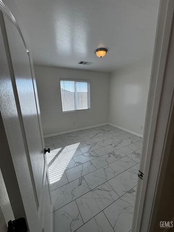 1120 Gargano Road, Bakersfield, CA 93306