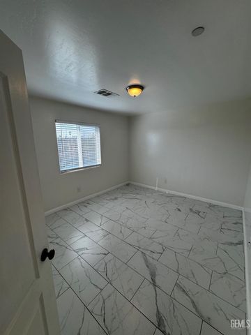 1120 Gargano Road, Bakersfield, CA 93306