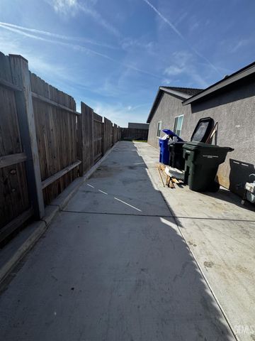 1120 Gargano Road, Bakersfield, CA 93306