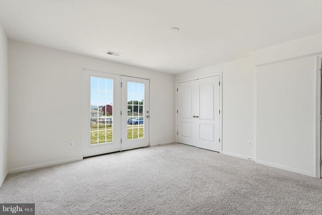 12 ORCHARD GREEN DR, Charles Town, WV 25414