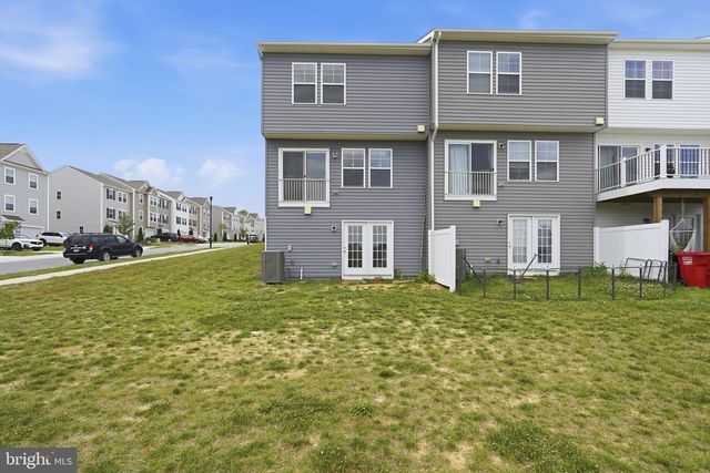12 ORCHARD GREEN DR, Charles Town, WV 25414