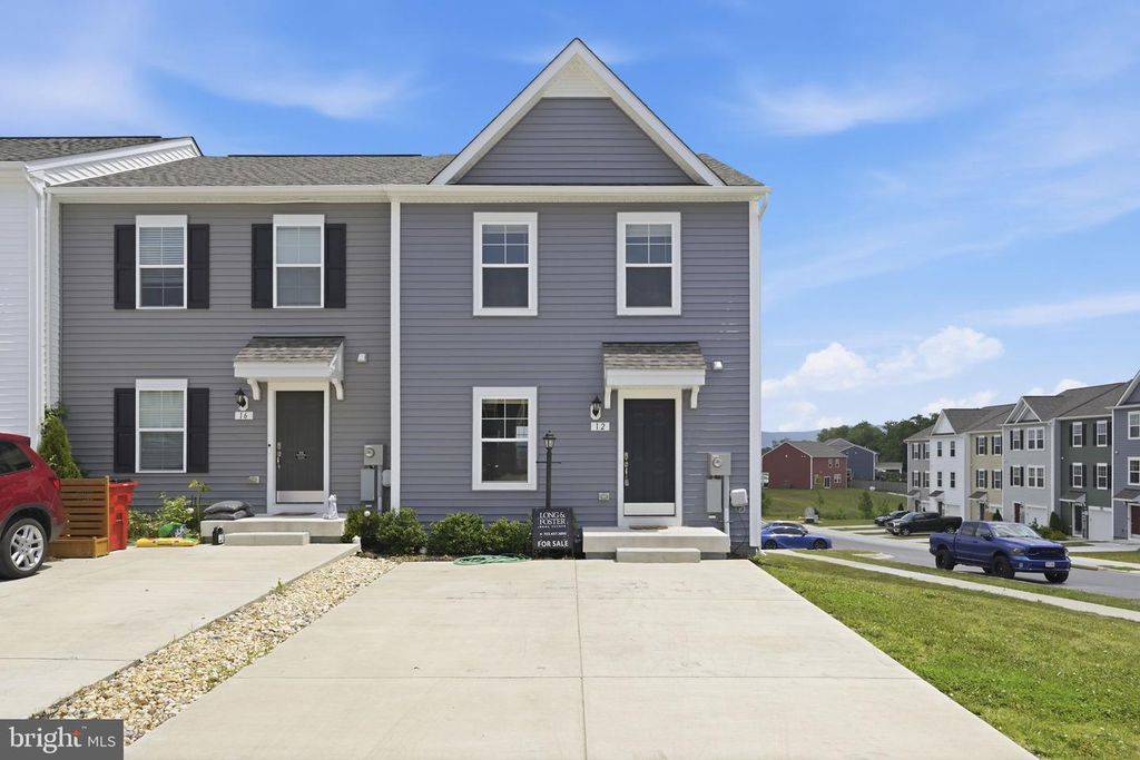 12 ORCHARD GREEN DR, Charles Town, WV 25414