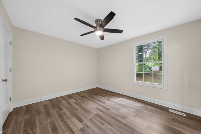 556 Briarwood Ct, Clarksville, TN 37040