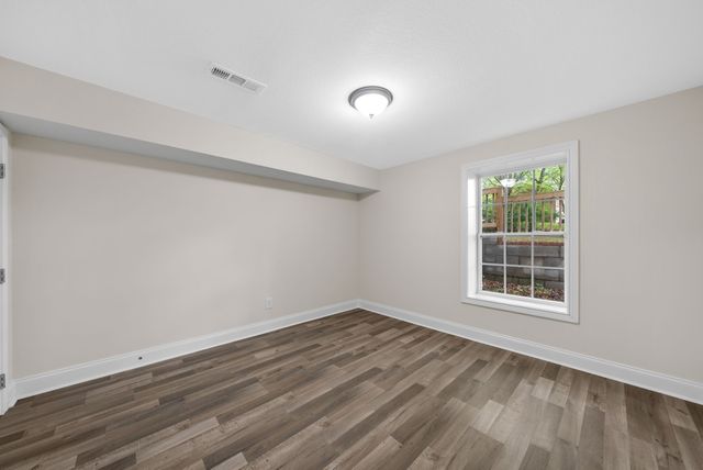 556 Briarwood Ct, Clarksville, TN 37040