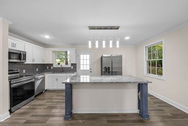 556 Briarwood Ct, Clarksville, TN 37040