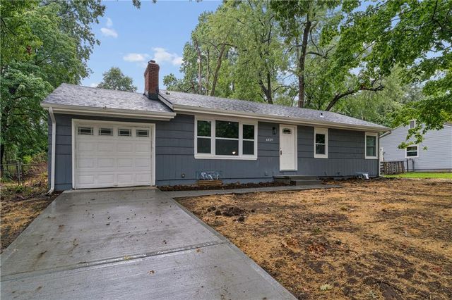 6809 W 72 Terrace, Overland Park, KS 66204