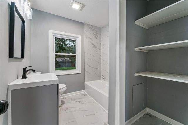 6809 W 72 Terrace, Overland Park, KS 66204
