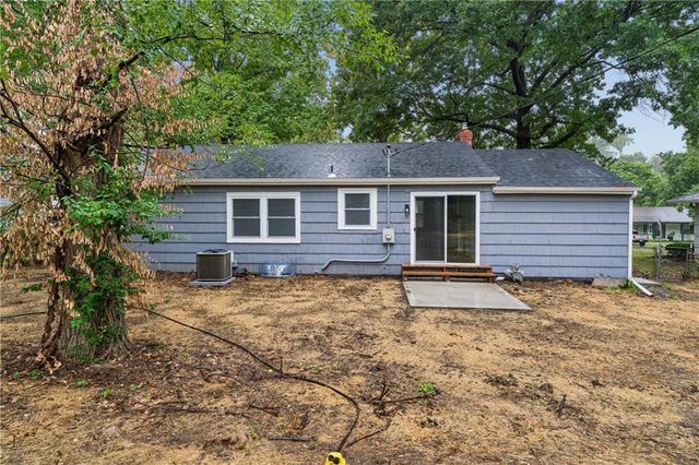 6809 W 72 Terrace, Overland Park, KS 66204