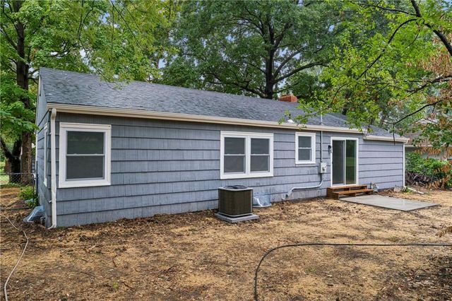 6809 W 72 Terrace, Overland Park, KS 66204