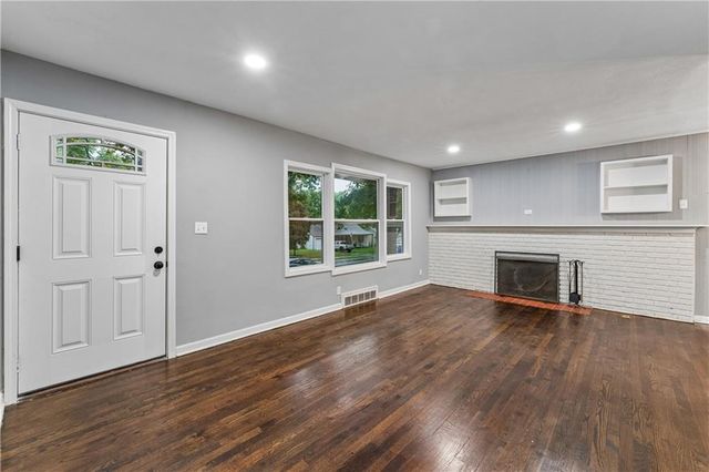 6809 W 72 Terrace, Overland Park, KS 66204