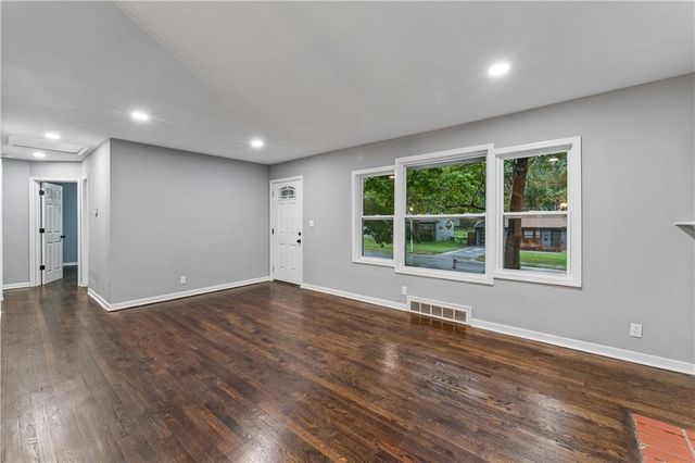 6809 W 72 Terrace, Overland Park, KS 66204