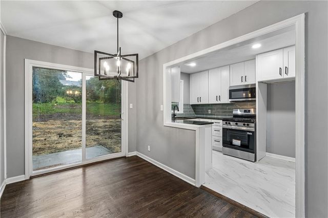 6809 W 72 Terrace, Overland Park, KS 66204