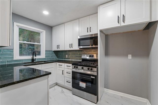 6809 W 72 Terrace, Overland Park, KS 66204