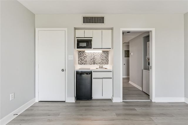 1 Marina Drive 307, St Simons Island, GA 31522