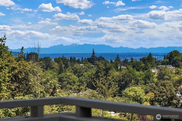 314 25th Avenue E, Seattle, WA 98112