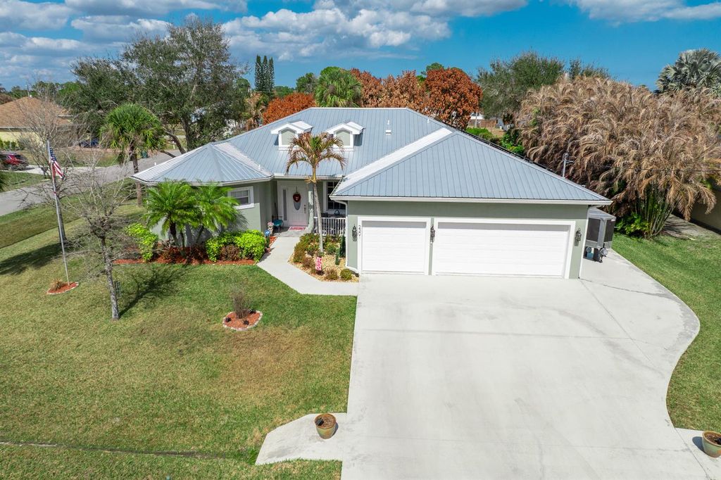 2301 SW Lawford Street, Port St. Lucie, FL 34953