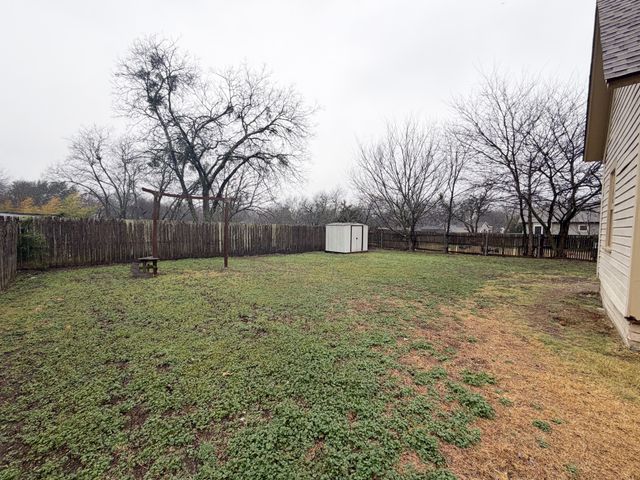 310 E Parks Avenue, Waxahachie, TX 75165
