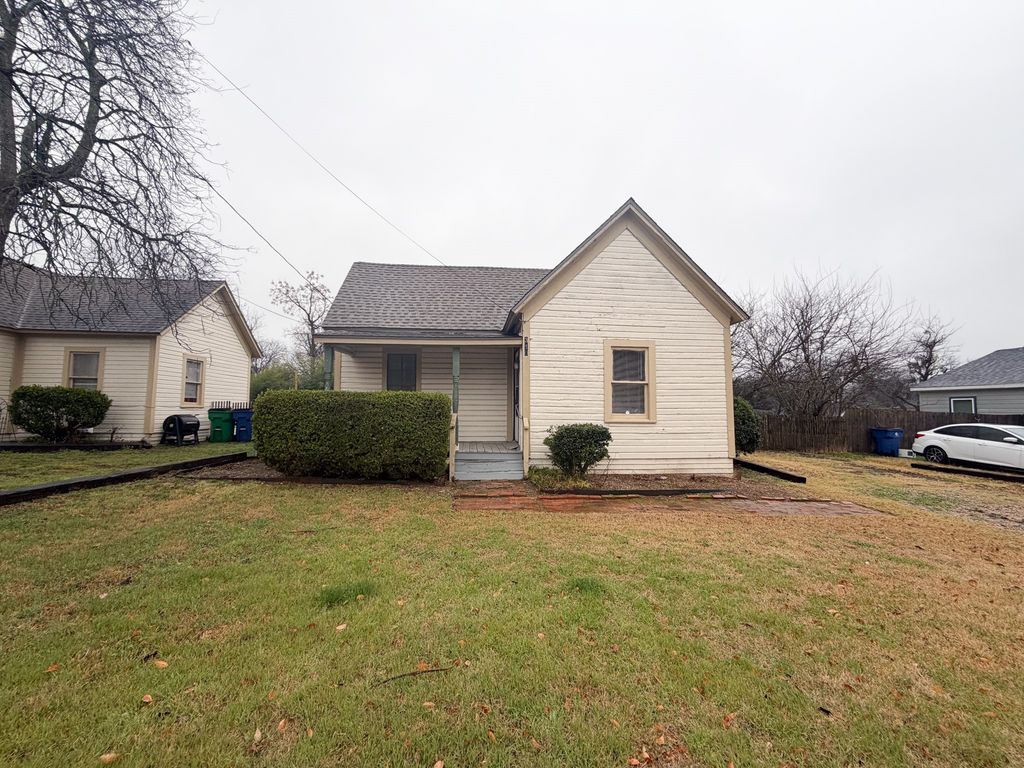 310 E Parks Avenue, Waxahachie, TX 75165