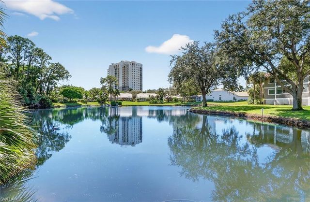 636 Wiggins Bay DR # A14, Naples, FL 34110