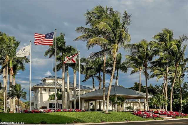 636 Wiggins Bay DR # A14, Naples, FL 34110